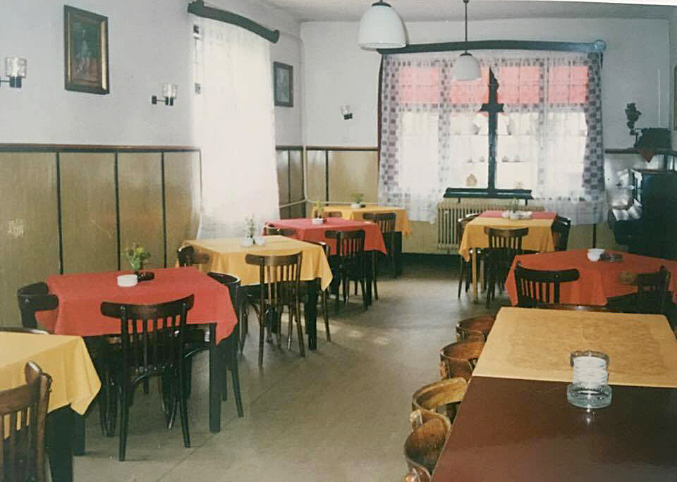 Umakartov� interier po��tku 90 let.