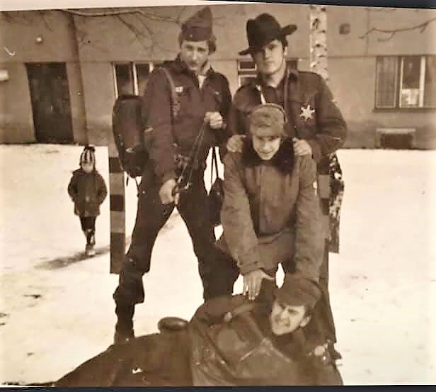 Platenice n�dra�� 1971. Vpravo Delf�n.