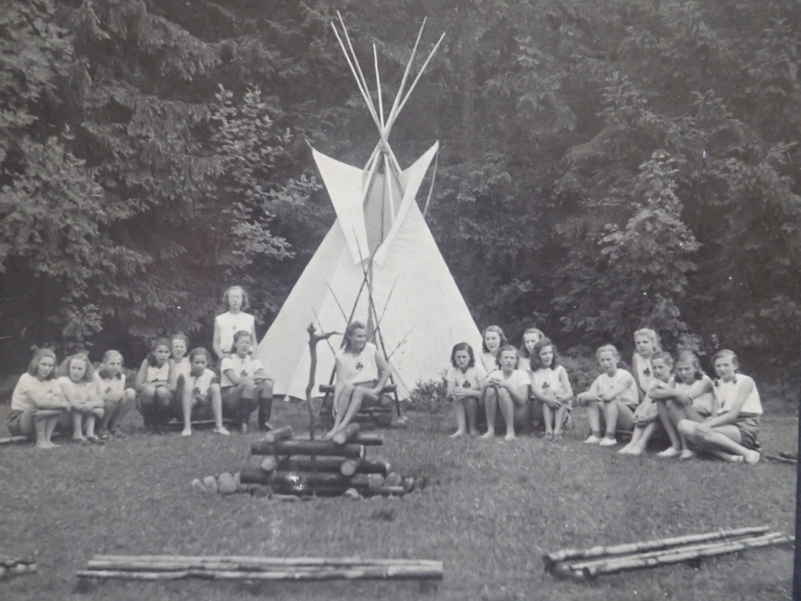 T�bor skautek u Vesel� u Rovenska v roce 1948