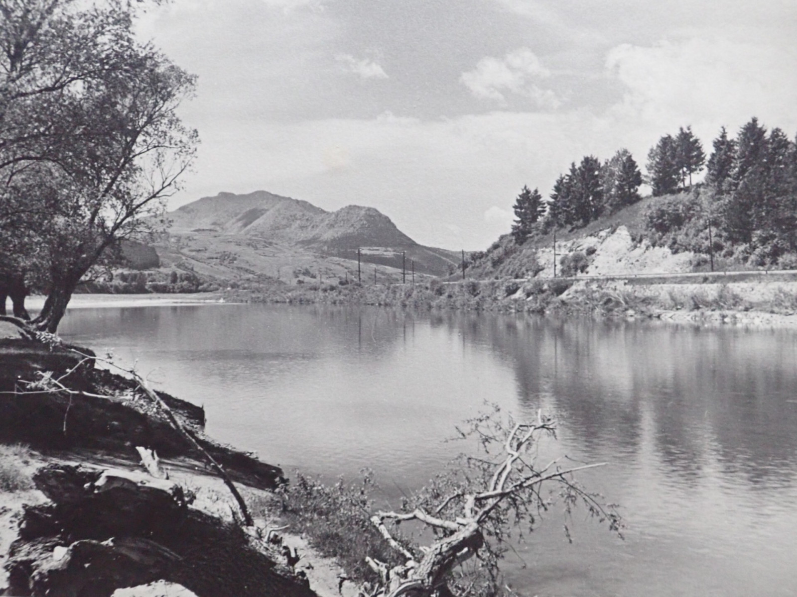 V takov�m kr�sn�m prost�ed� t�bo�il n� 5. odd�l v roce 1947 u Doln�ho Kub�na na Slovensku