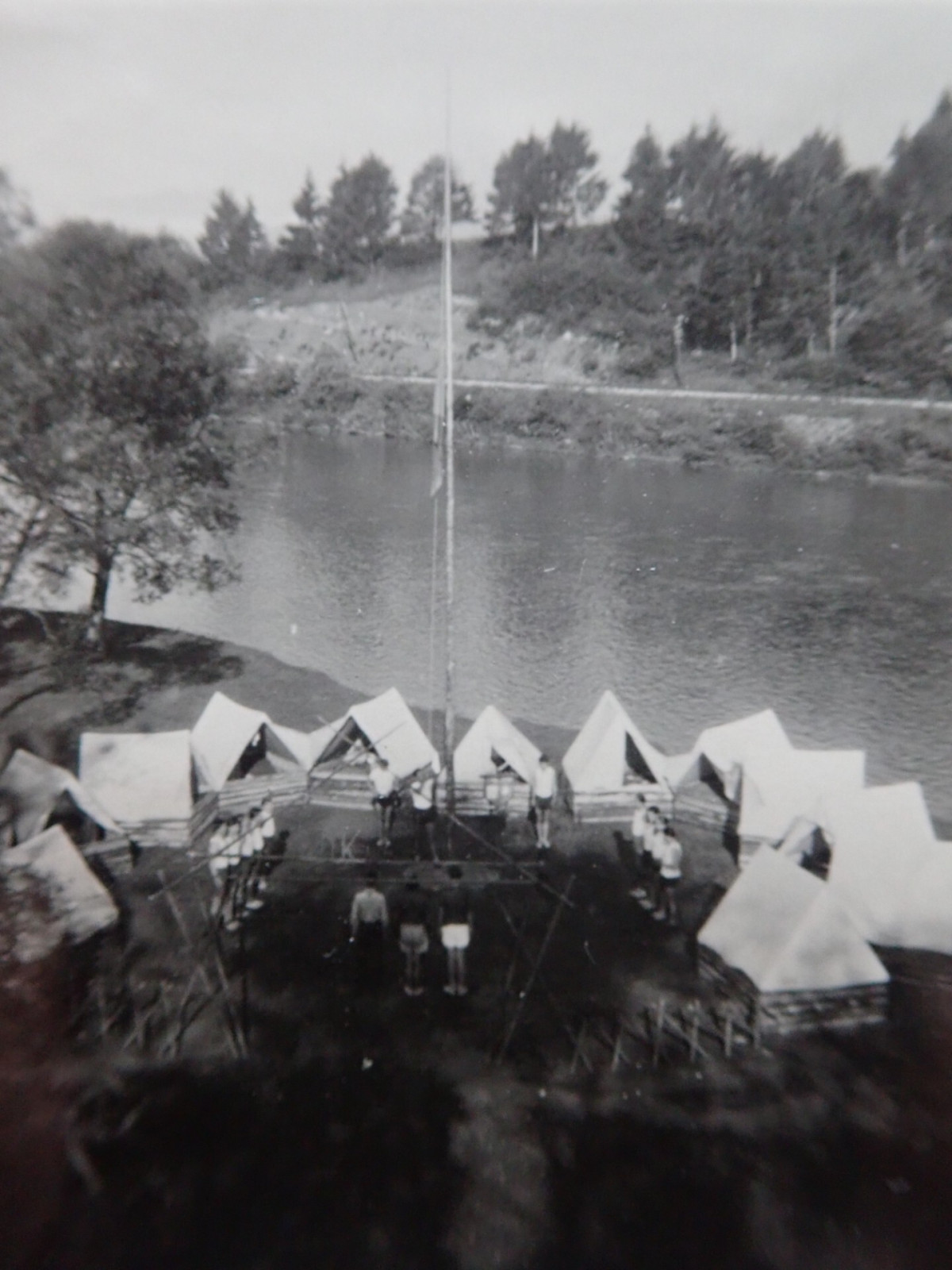 V takov�m kr�sn�m prost�ed� t�bo�il n� 5. odd�l v roce 1947 u Doln�ho Kub�na na Slovensku