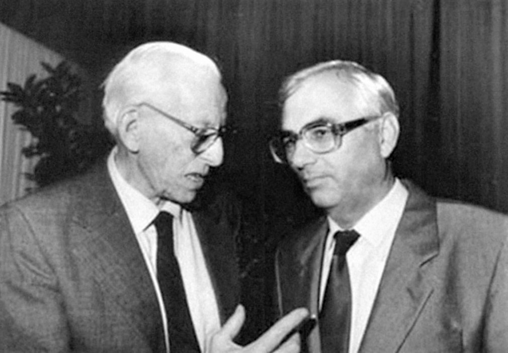 V prosinci 1990 s profesorem Otto Wichterlem na zasedn Prezdia eskoslovensk akademie vd.