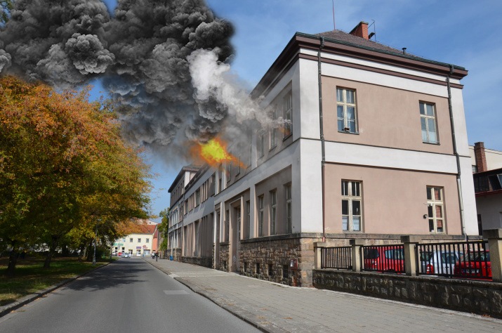 Dnes dne 1.4.2021, se p�ed�l�vala znovu budova �koly a zam�stnanci stavby b�hem pauzy kou�ili a kdy� odhodili nedopalek, tak to chytlo o plyn, kter� m�li v budov� a najednou byl men�� v�buch a za�alo ho�et.